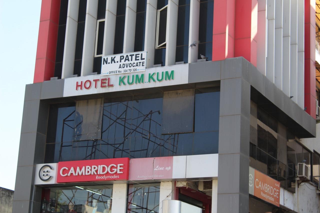 Hotel Kum Kum Adalaj Exterior foto